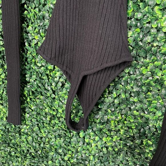 NWOT HMS Hera Collection Black Ribbed V Neck Bodysuit S - Picture 4 of 7